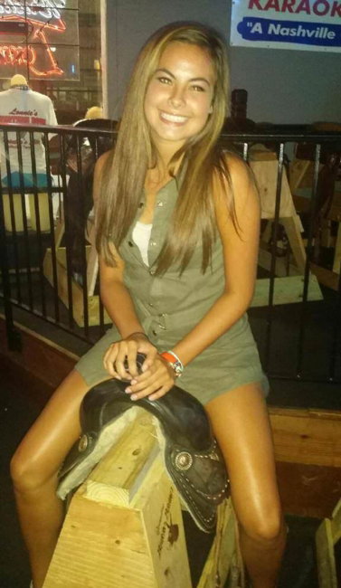 Cowgirls at Lonnie's Western Room