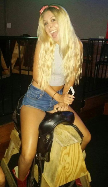 Cowgirls at Lonnie's Western Room