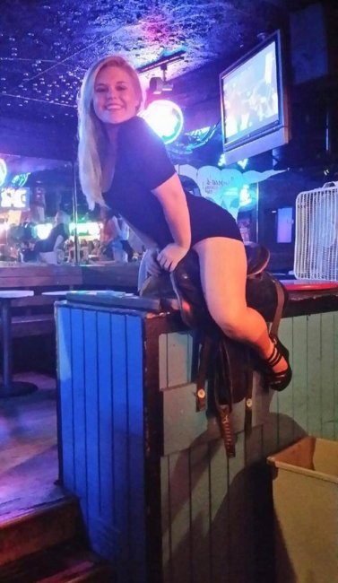 Cowgirls at Lonnie's Western Room