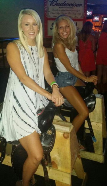 Cowgirls at Lonnie's Western Room