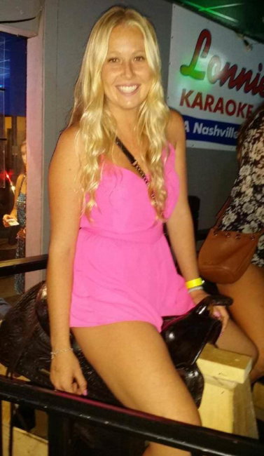 Cowgirls at Lonnie's Western Room