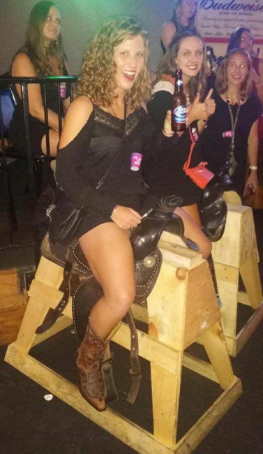 Cowgirls at Lonnie's Western Room