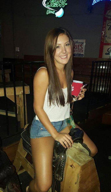 Cowgirls at Lonnie's Western Room