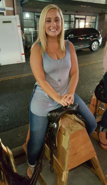 Cowgirls at Lonnie's Western Room