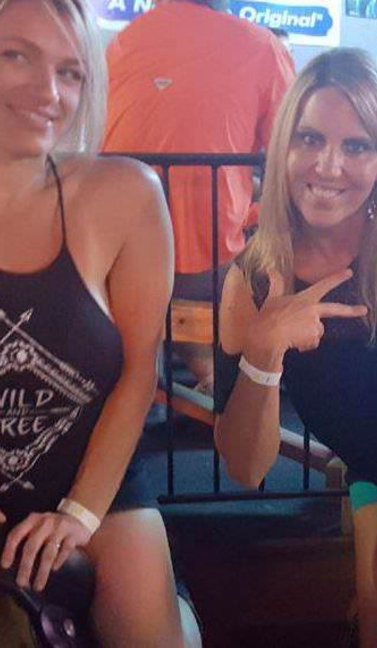 Cowgirls at Lonnie's Western Room